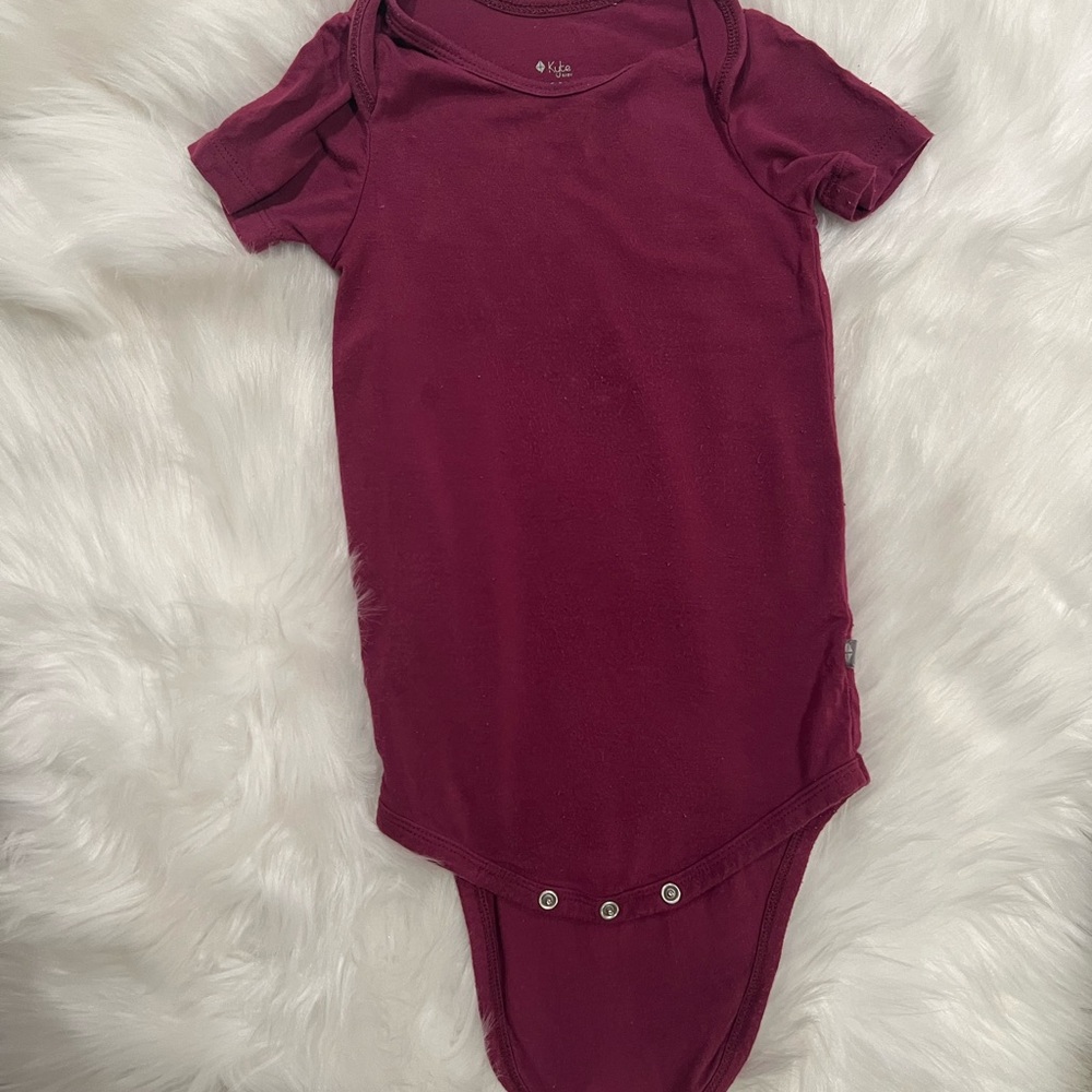 Kyte Baby Onesie in Purple. Bodysuit. 18 - 24 Months.